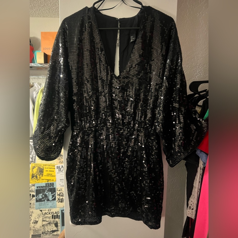 Black Sequin bell sleeve cocktail dress H&M *never worn*